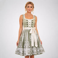 Dirndl mit Spitze und Schürze